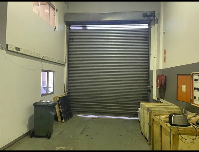 282M² MINI FACTORY TO LET IN RED HILL